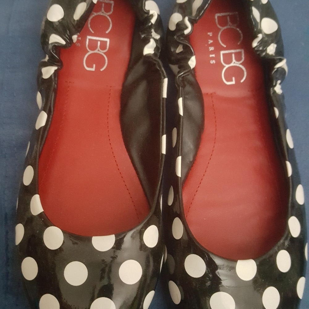 BCBG polka dot flats 8 1/2